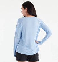 Load image into Gallery viewer, Women&#39;s Bamboo Lightweight Long Sleeve II Clear Sky