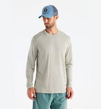 Load image into Gallery viewer, Men’s Bamboo Lightweight Long Sleeve Sandstone